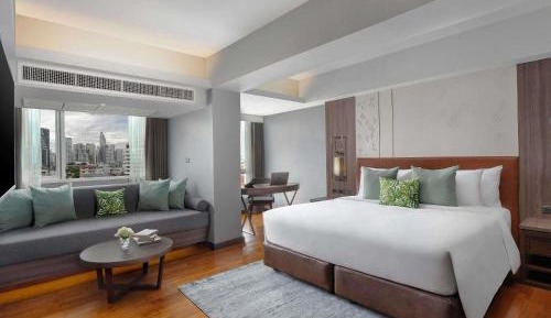 Comfort King Studio with Sofa Bed