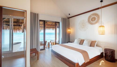 Deluxe Double Room with Balcony and Sea View