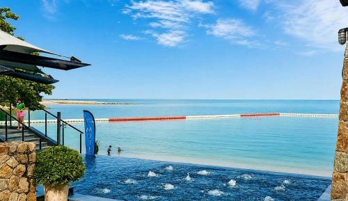 One-Bedroom Apartment with Sea View and Balcony