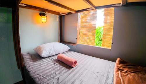 Single Bed in Mixed Dormitory Room