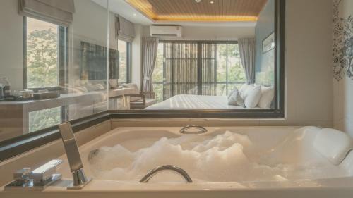 Deluxe Double Room with Bath