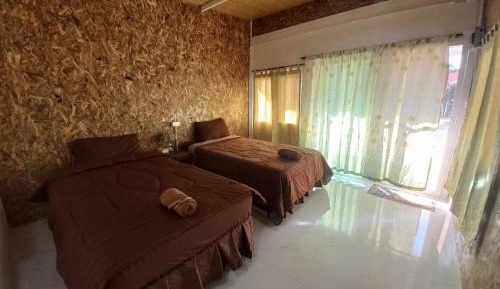 Deluxe Room (2 Adults + 1 Child)
