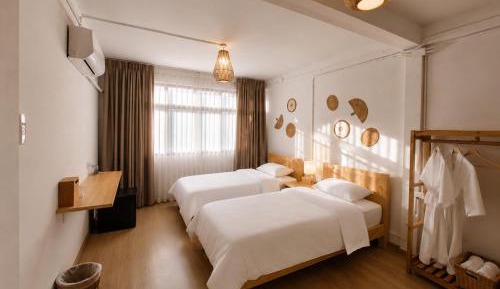 Twin Room with Shared Bathroom
