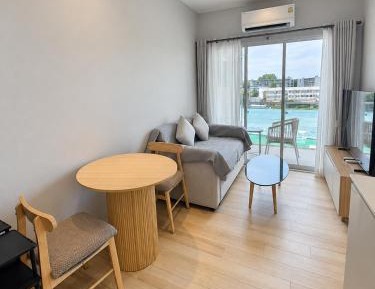 One-Bedroom Apartment with Balcony