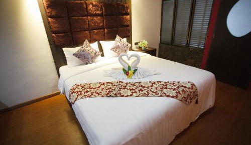 Deluxe Queen Room