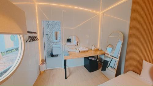 Deluxe Double or Twin Room with Balcony
