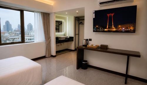 Deluxe Double or Twin Room with City View