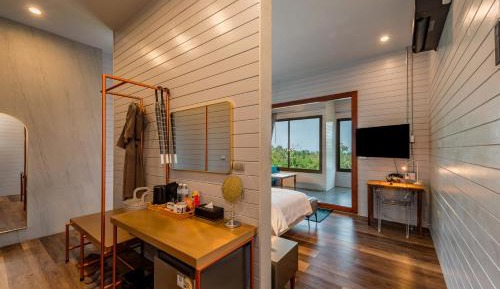 Deluxe Suite with Sea View