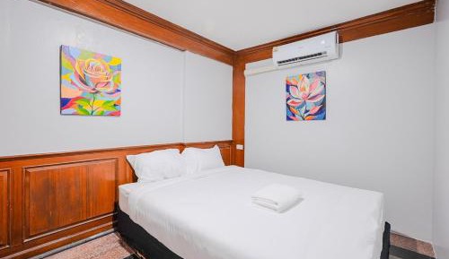 Queen Room with Shared Bathroom