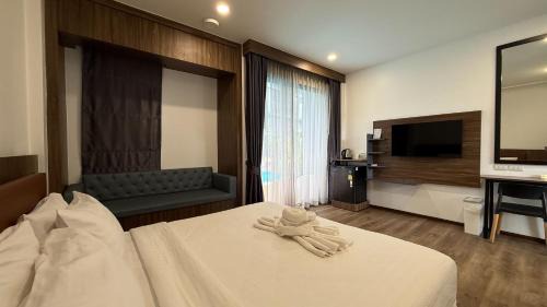 Deluxe Room (2 Adults + 1 Child)