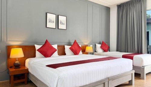 Deluxe Family Room with Pool Access