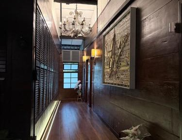 Deluxe Queen Suite
