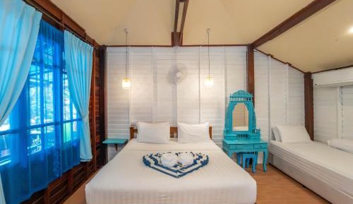 Family Poolside Suite