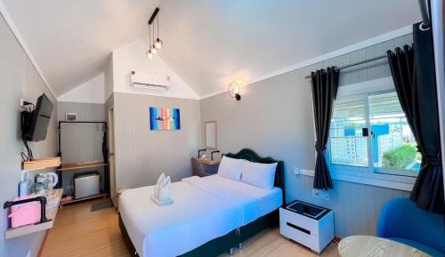 Standard Queen Room
