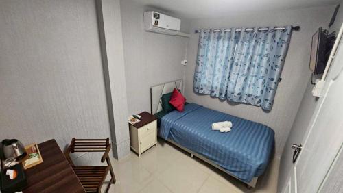 Single Room with Shared Toilet