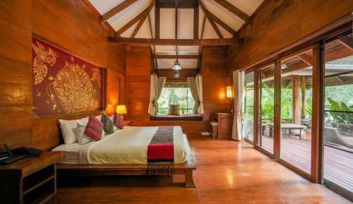 Suite Waterfall Pool Villa
