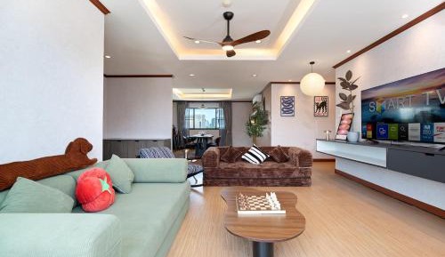 Three-Bedroom Deluxe Apartment