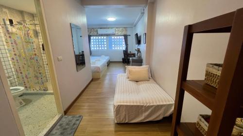 Deluxe Double Room (2 Adults + 1 Child)