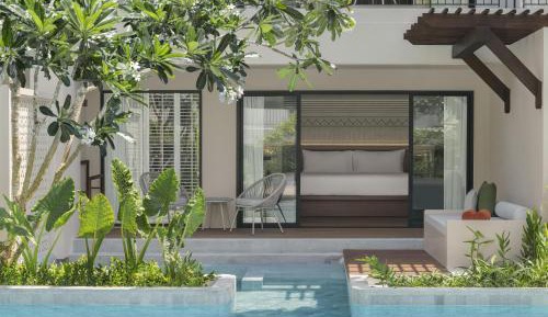 King Deluxe Room Pool Access