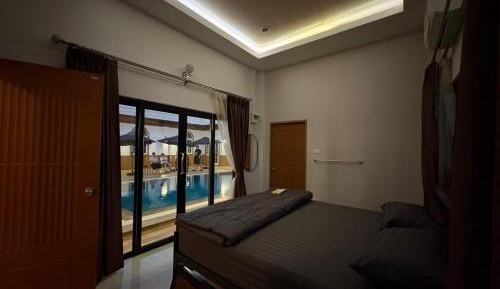 Junior Suite with Pool View