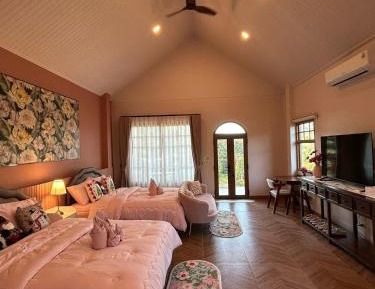 Suite with Mountain View