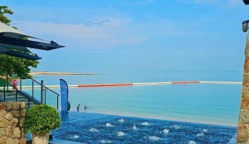 One-Bedroom Apartment with Sea View and Balcony
