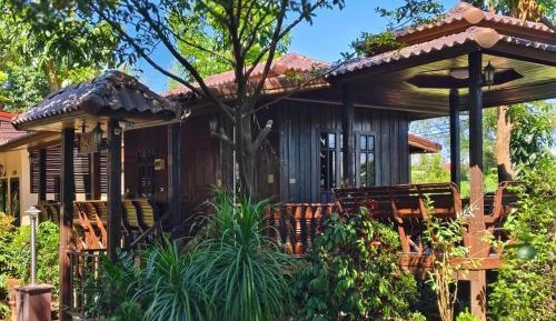 Bungalow with Garden View