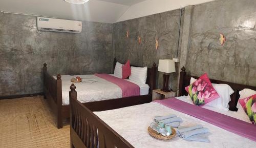 Quadruple Room with Private Bathroom