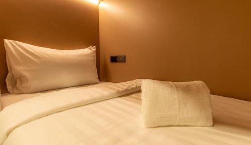Single Bed in Mixed Dormitory Room