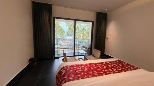 Deluxe Double Room with Balcony and Sea View