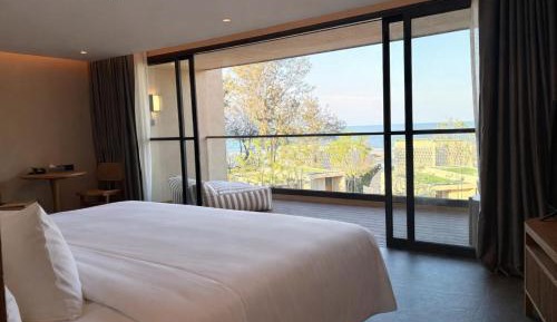 Ocean Penthouse Suite