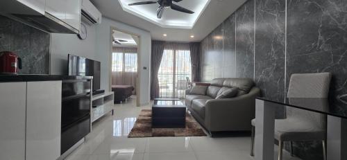 Apartment with Pool View 