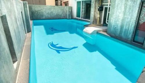 Deluxe Pool Access