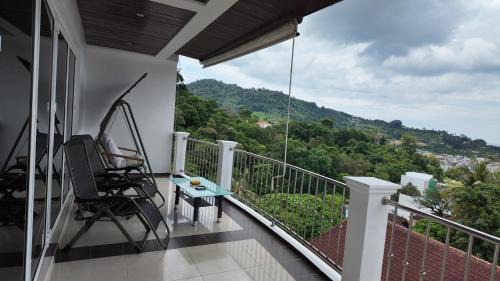 Two-Bedroom Deluxe Apartment with Balcony