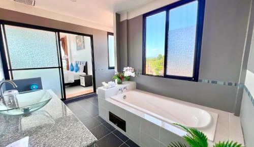 Deluxe Double Room with Bath