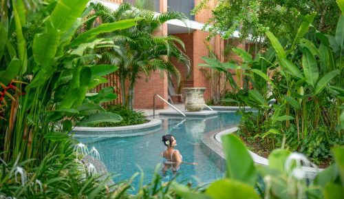 Deluxe King Room - Pool Access