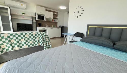 Studio Apartment with Queen Bed