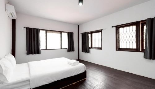 Queen Room with Shared Bathroom