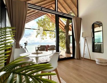 Villa - Beach Front