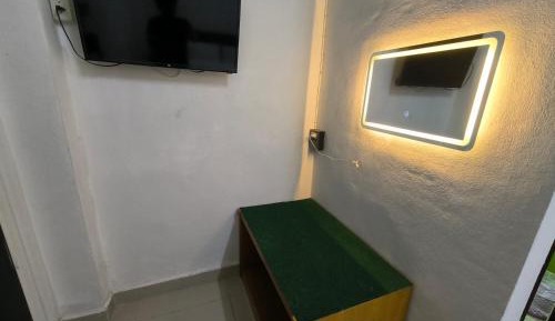 Economy King Room