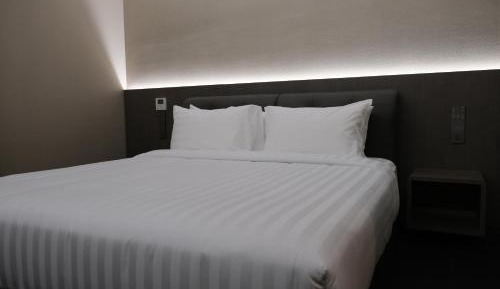 Metro Style Standard King Room