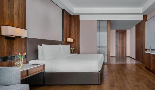 Premium King Room with City View