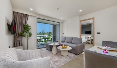 Two-Bedroom Deluxe Apartment with Balcony