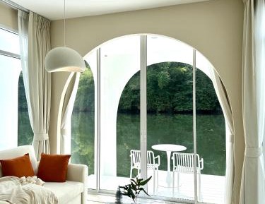 Superior King Suite