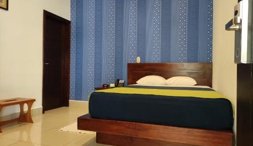 Standard Queen Room