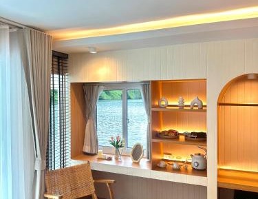 Suite with River View