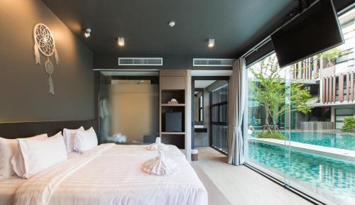 Grand Deluxe Double Room with Pool Access