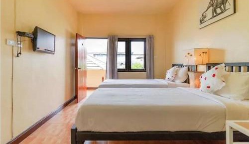 Twin Room with Private Bathroom