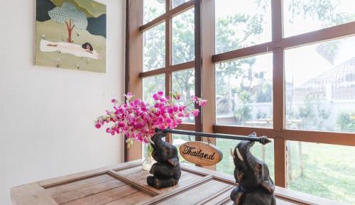 Villa with Garden View