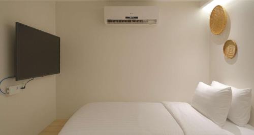 Standard Single Room - Non-Smoking